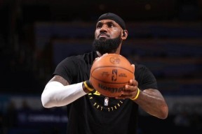 九游体育官网入口-刷新纪录引爆全场！，詹姆斯意外战胜DWG观众掌声雷动(陈艾森小帐篷)