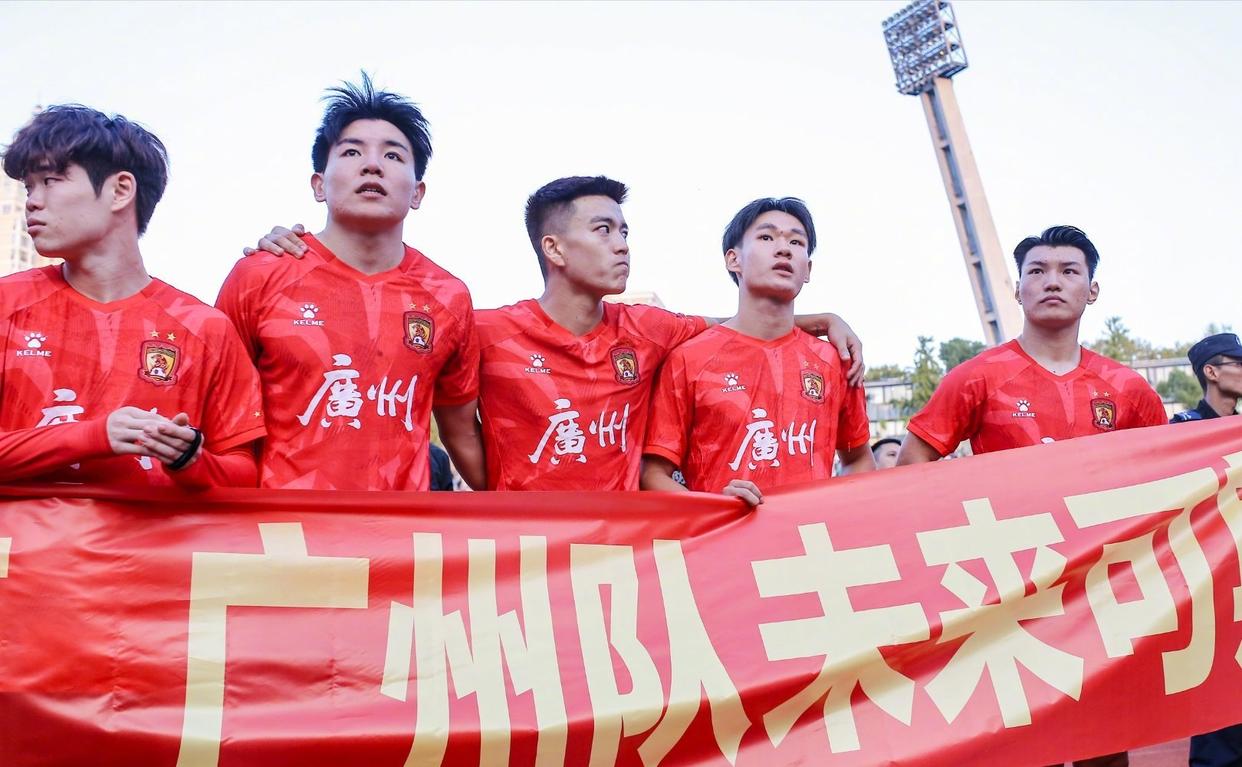 关于广州队迎意甲关键赛，加时末段外线爆发，媒体盛赞，更衣室氛围转暖的信息