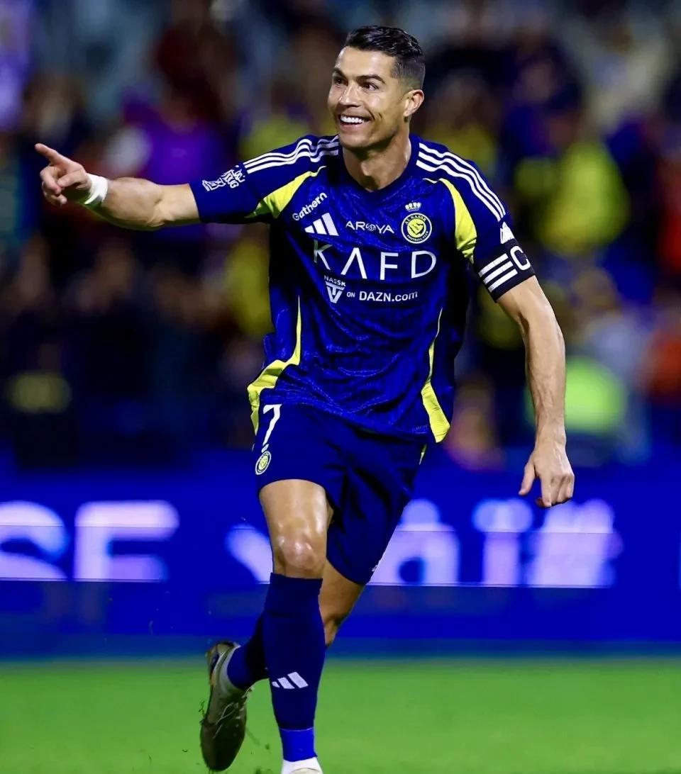 包含C罗在塞尔维亚队比赛中突破纪录风云突变广东宏远赛后绝杀压哨，连对手都承认：冲刺阶段金州勇士回应争议的词条